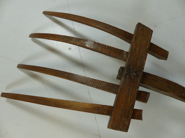 Antique wooden pitchfork with 5 prongs. - Image 3 of 4