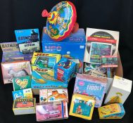 15 x tinplate and plastic mechanical and battery operated toys by various Chinese, Eastern