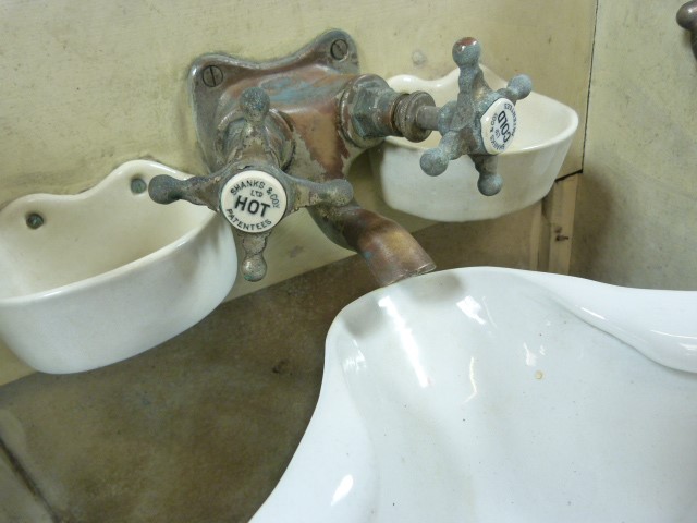 Unusual folding Railway Carriage sink. Sink folds down in wooden box to reveal taps and other - Image 3 of 7