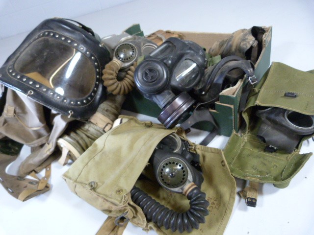 Box containing gas masks and various items from WW1 and WW2. - Image 3 of 3