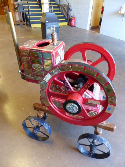 Wooden plaque stationary engine based on the Fair Banks american Engine. Sat on the original Fair - Image 6 of 7