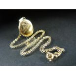 9ct Gold locket on 9ct chain approx 5.7g