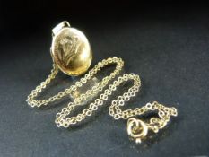 9ct Gold locket on 9ct chain approx 5.7g