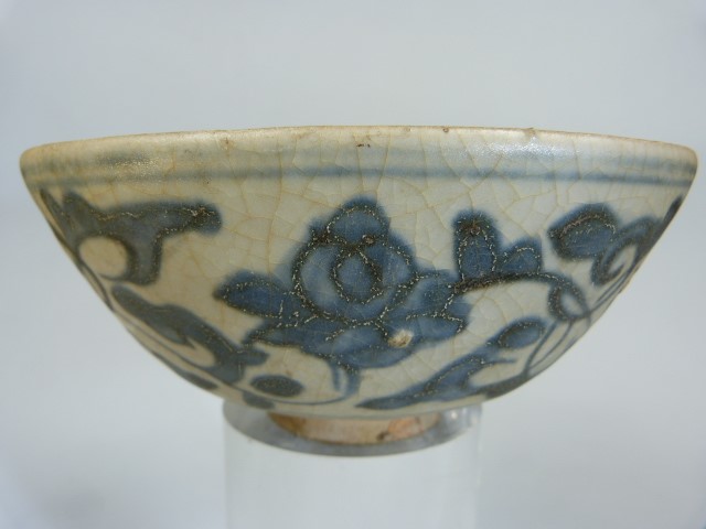 Vietnamese Burial ware bowl along with two Chinese blue and white bowls - Image 2 of 10