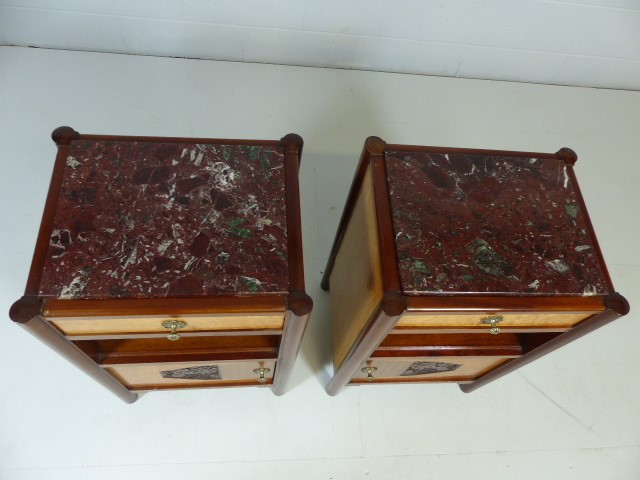 Pair of Art Deco Burr maple and mahogany marble toped bedside cabinets - Image 5 of 10