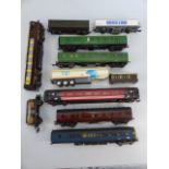 Selection of oo guage model railway carriages