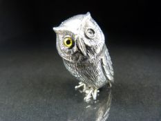 Silver (Sterling) figure of an owl with eyes. Approx weight - 17.9g
