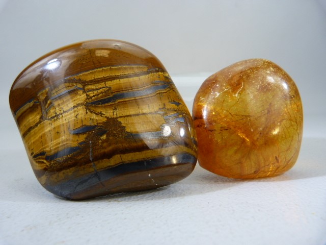 Gemstones - Large chunk of Amber and a Large Tigers eye stone - Image 4 of 4