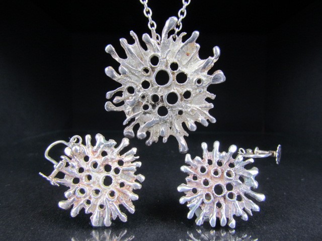 ART vintage, London 1976, contemporary silver, Volcanic pendant and earring set. The Pendant - Image 2 of 4