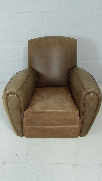 Low tan leather club chair - Image 5 of 8