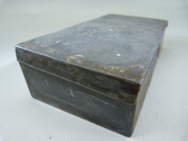 Oriental Pewter box with single marking to front. Lightly decorated with flowers to top. - Image 4 of 7