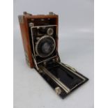 Carl Zeiss wooden and leather cased camera, the leather inscibed Zeiss IKON. The COMPUR lens