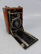 Carl Zeiss wooden and leather cased camera, the leather inscibed Zeiss IKON. The COMPUR lens