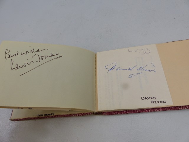Autograph book containing signed autographs by: Peter Bonetti; Steve Perryman; signed photo James - Image 8 of 10