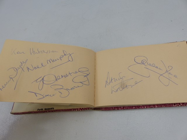 Autograph book containing signed autographs by: Peter Bonetti; Steve Perryman; signed photo James - Image 9 of 10