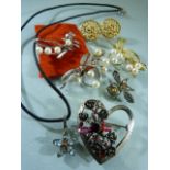 Selection of costume jewellery brooches etc