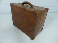Small cube leather suitcase - handle in order