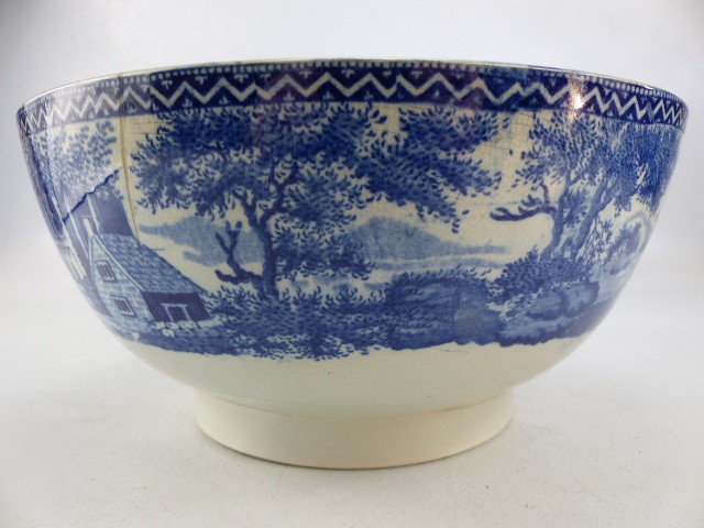 Staffordshire pearlware blue and white bowl decorated with scenes of cottages - Image 4 of 7