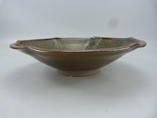 David Eeles studio pottery fruit bowl in over glazed colours - Image 2 of 7