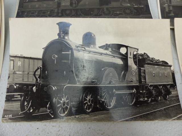 Selection of Railwayana postcards and photographs from the Late 19th and 20th century. - Image 6 of 8