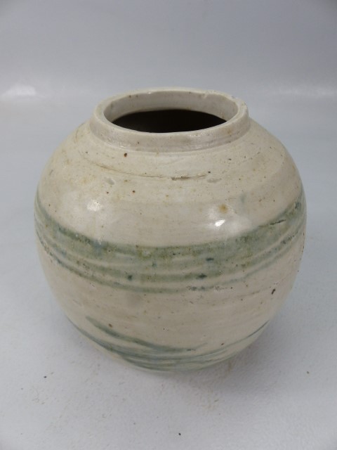 Blue and White oriental ginger vase with good age. Missing Cover and marked to base - Image 4 of 6
