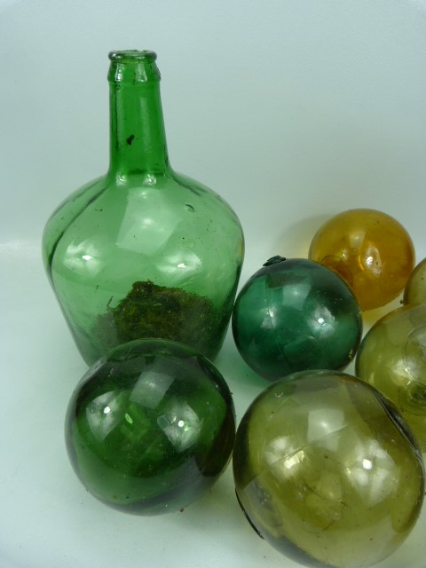 Green glass mallet bottle and a selection of glass buoys - Image 2 of 4