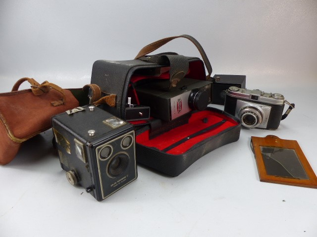 Selection of Vintage cameras to include Kodak Brownies and Kohka etc