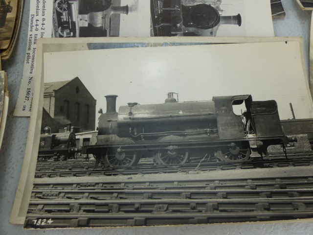 Selection of Railwayana postcards and photographs from the Late 19th and 20th century. - Image 4 of 8