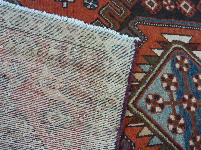 Red ground Iranian runner with medallion design - Image 3 of 3