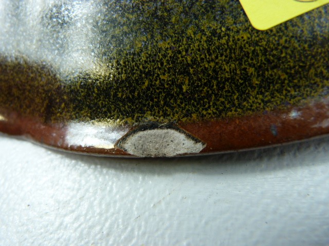 David Eeles studio pottery fruit bowl in over glazed colours - Image 7 of 7