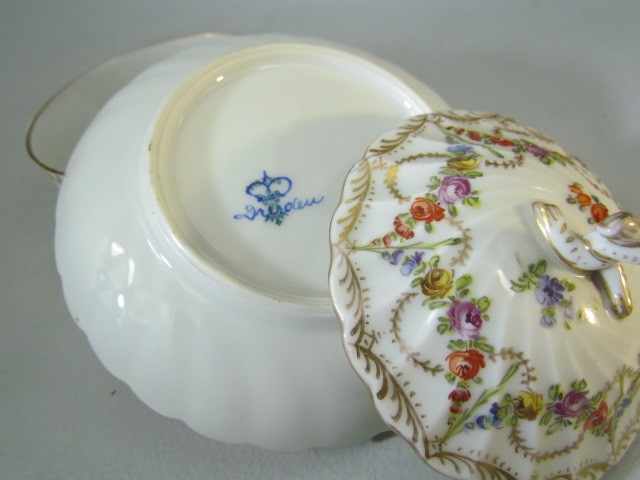 Dresden pot and cover with matching saucer with scalloped edge and floral swags. - Image 4 of 4