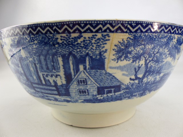 Staffordshire pearlware blue and white bowl decorated with scenes of cottages - Image 5 of 7