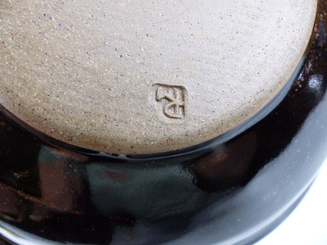 Three pieces of Studio pottery to include a lidded pot, twin handled bowl and one other - Image 5 of 9