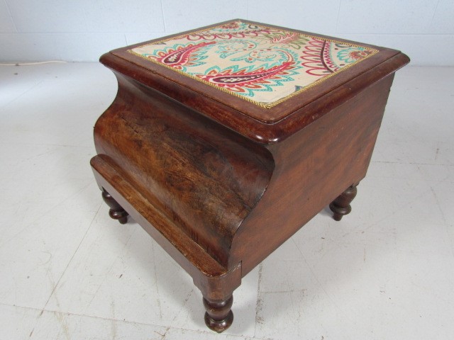 Small upholstered top antique sewing box - Image 2 of 7