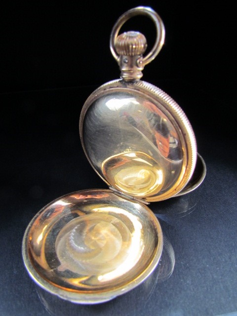 Gold Plated full hunter pocket watch case with engine turned decoration. - Image 3 of 3