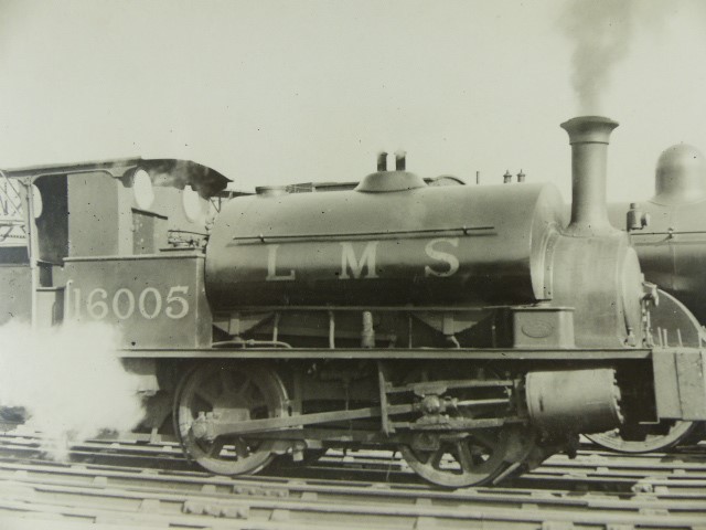 Selection of Railwayana postcards and photographs from the Late 19th and 20th century. - Image 2 of 8