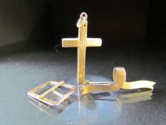 9ct Gold items to include a crucifix, watch buckle and a brooch all hallmarked (total weight