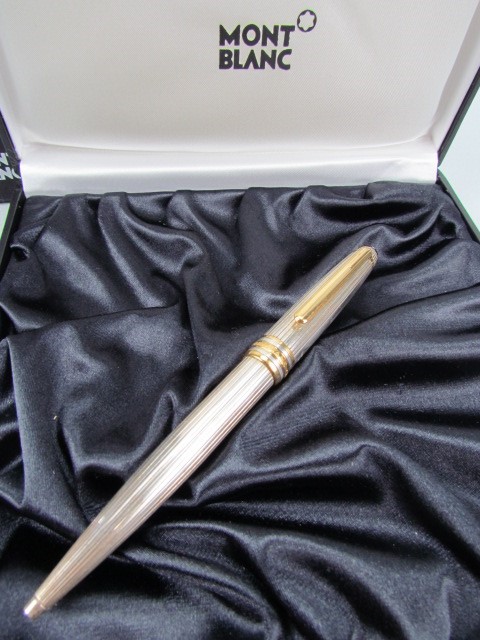 A silver (AG 925) Mont Blanc Meisterstuck Solitaire pen, in original box and outer box serial