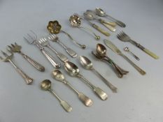 Small selection of antique silver plated cutlery to include sugar sifters, tea strainers and cake