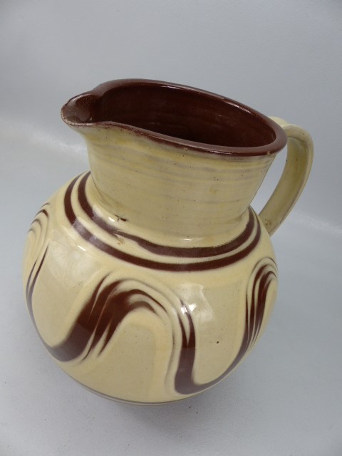 Large bulbous slipware glaze jug in cream and earthenware red. Marked to base L'Etacq, Jersey JW. - Image 4 of 5