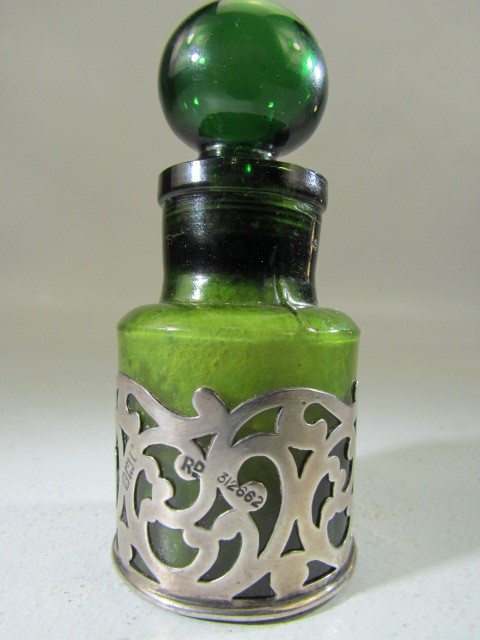 Antique green medicine bottle mounted with filigree silver work. Hallmarked for London 1902. - Image 3 of 4