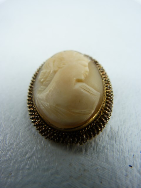 Shell Cameo Pinchbeck Brooch / Pendant with ladies head facing right. - Image 3 of 3