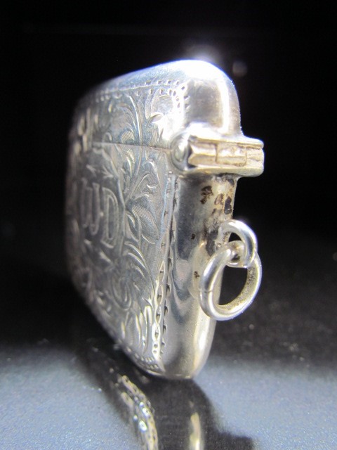 Birmingham hallmarked silver Vesta case. Marked WD to front. Approx weight - 28.5g - Image 5 of 5