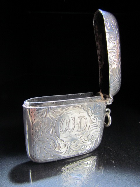 Birmingham hallmarked silver Vesta case. Marked WD to front. Approx weight - 28.5g - Image 4 of 5