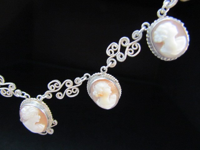 Shell Cameo jewellery set. Comprising of Ring, earring and necklace set - Image 5 of 7