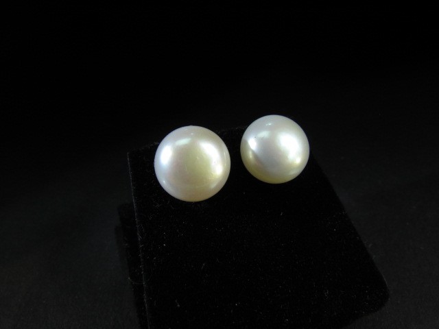 Cultured Pearl stud earrings. - Image 2 of 3