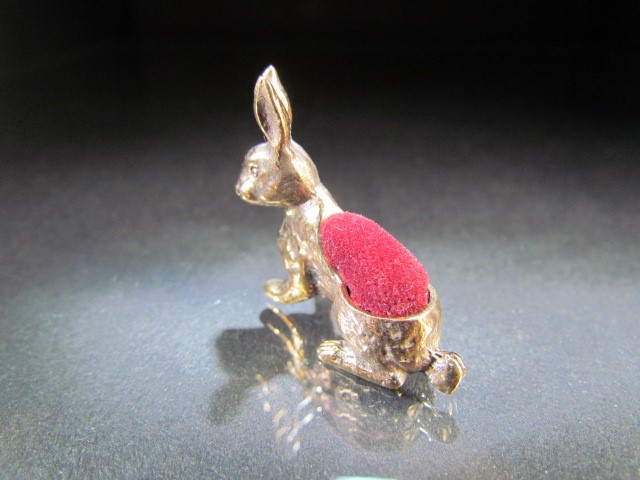 Pin cushion in the form of a rabbit marked 925. - Image 2 of 4