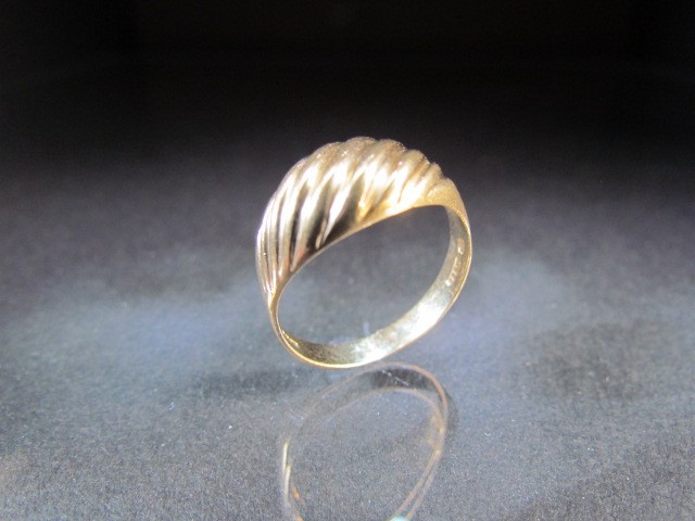 9ct Gold Band ring approx weight 2.3. UK - R. - Image 4 of 5
