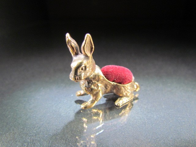 Pin cushion in the form of a rabbit marked 925.