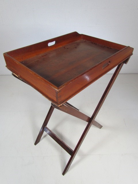 Antique butlers tray on folding stand - Image 4 of 4